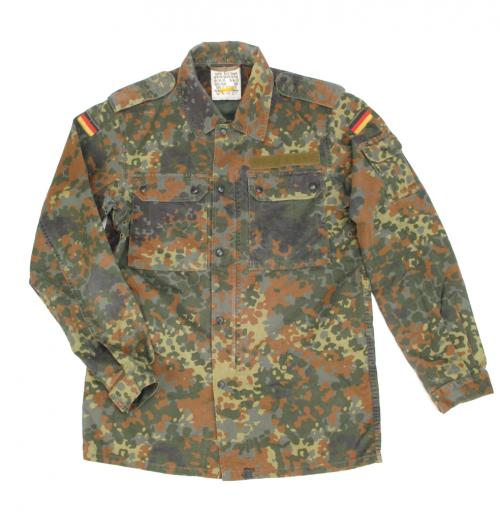 Оригинална германска военна риза BW Flecktarn с германски флагове на раменете.