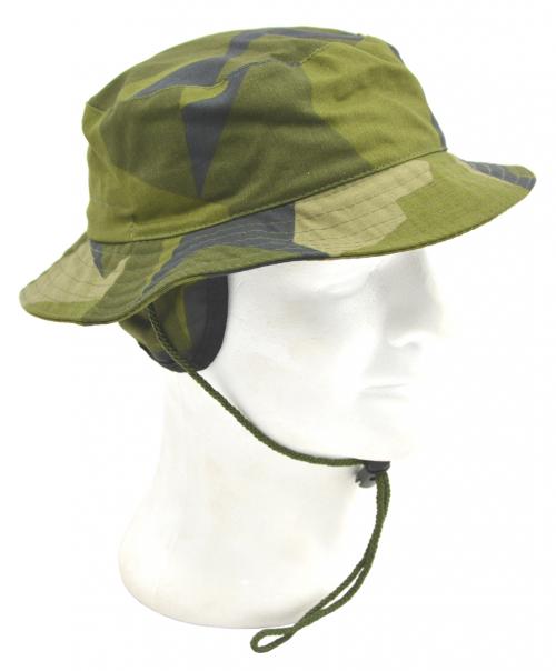Шапка с мека периферия M90 Camo със спускащи се протектори за уши и шнур.