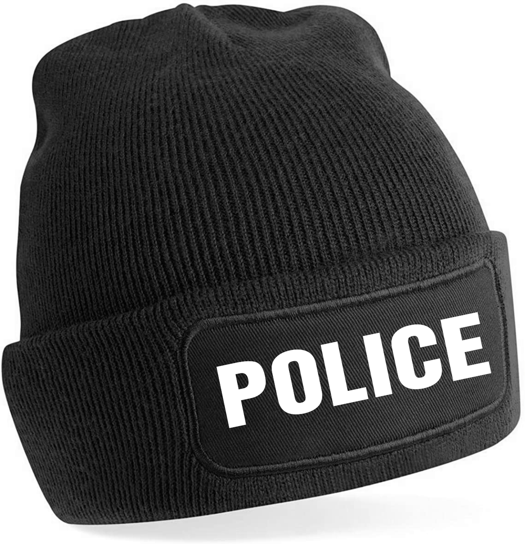 Плътна черна зимна шапка POLICE с фосфоресцираща щампа светеща в тъмното, код SZ3013 – изглед отпред.