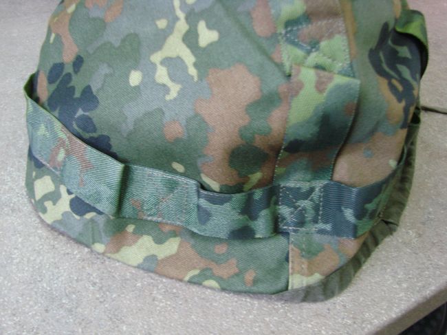 Калъф за каска от немската армия '' 5-COLOUR FLECKTARN CAMO'' двулицев  , ползван .