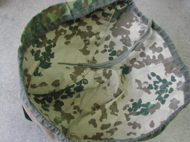 Калъф за каска от немската армия '' 5-COLOUR FLECKTARN CAMO'' двулицев  , ползван .