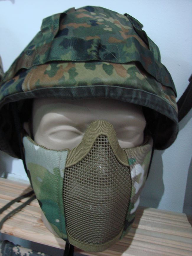 Калъф за каска от немската армия '' 5-COLOUR FLECKTARN CAMO'' двулицев  , ползван .