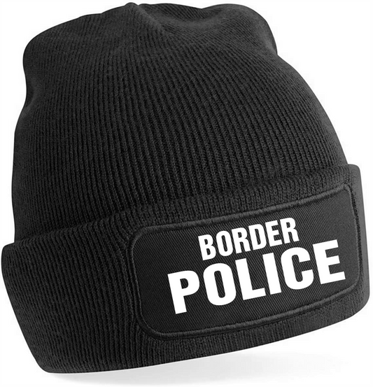 Плътна черна зимна шапка Border Police с фосфоресцираща щампа светеща в тъмното, код БПА – изглед отпред.