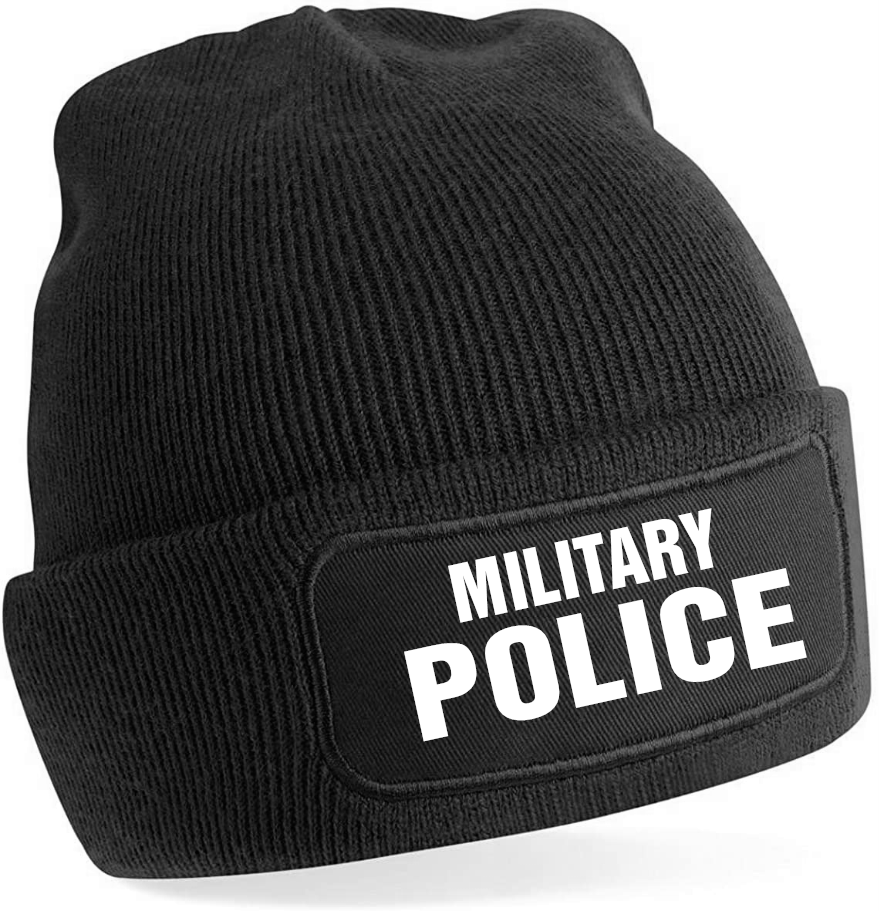 Плътна черна зимна шапка Military Police с фосфоресцираща щампа светеща в тъмното, код SZ3009 – изглед отпред.