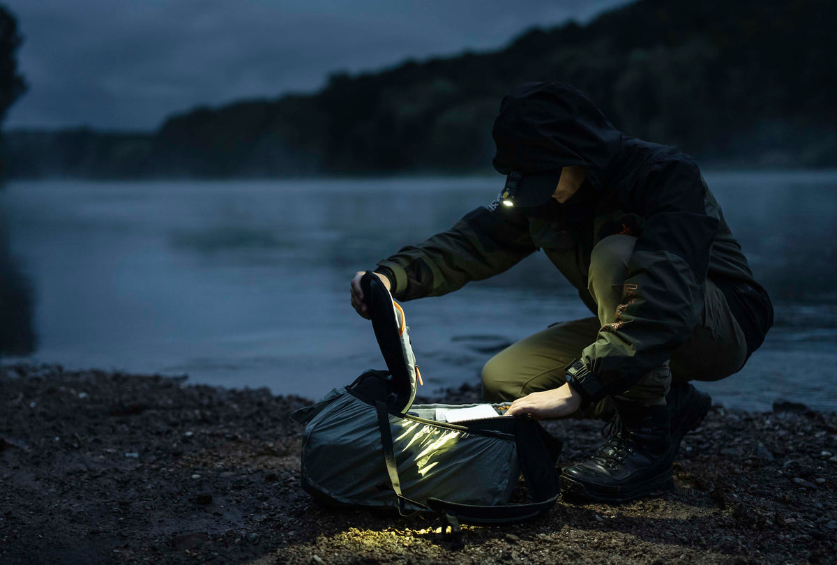 Употреба на компактния фенер Armytek Prime C1 Pro при риболов и къмпинг.