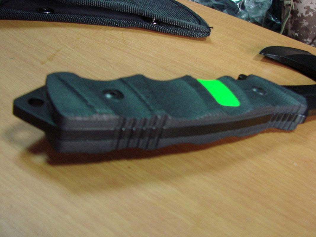 Томаховка   , модел  "Comox", G10-handle,''с полиестерна кания .