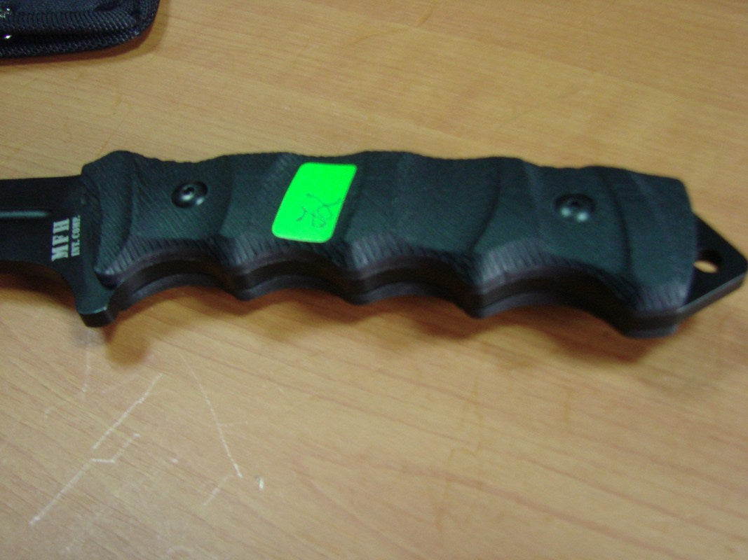 Томаховка   , модел  "Comox", G10-handle,''с полиестерна кания .
