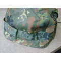 Калъф за каска от немската армия '' 5-COLOUR FLECKTARN CAMO'' двулицев  , ползван .